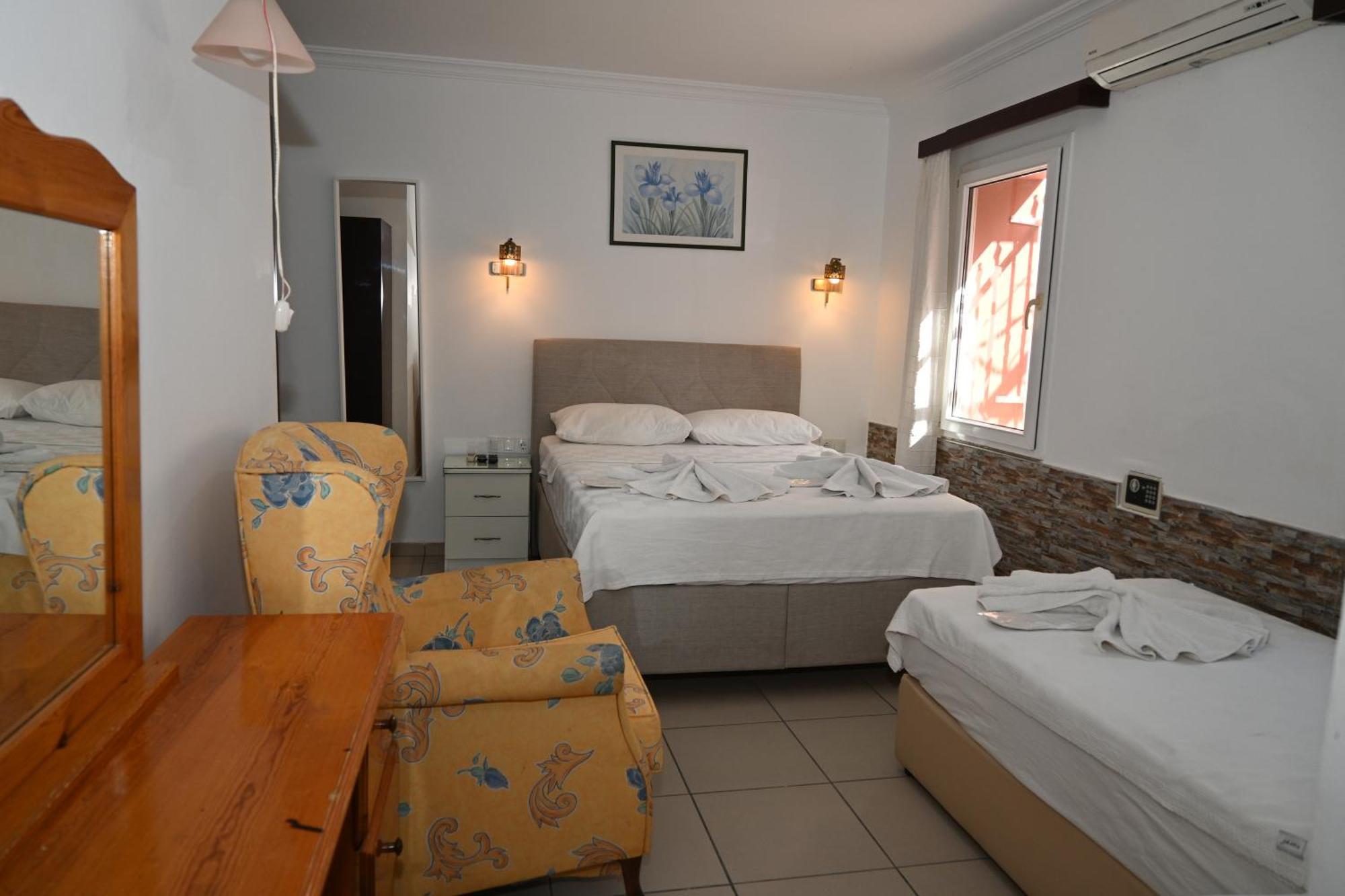 Melis Pansiyon Bodrum Exteriör bild
